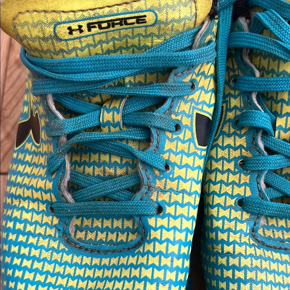Under Armour Yellow and Blue Soccer Cleats Sz 3.5 used -Make An Offer- - Picture 12 of 13